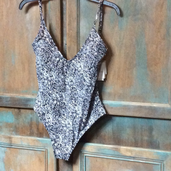 Volcom henna spirit one piece NWT - Picture 2 of 6